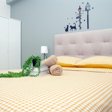 Five H Family Service Apartment Seri Kembangan Bagian luar foto