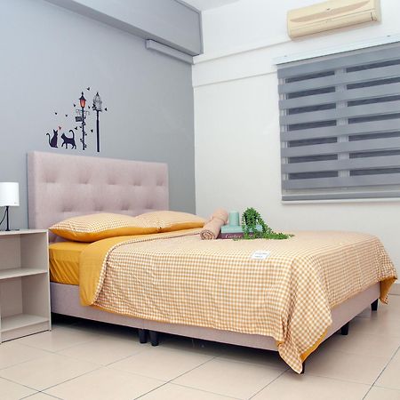 Five H Family Service Apartment Seri Kembangan Bagian luar foto