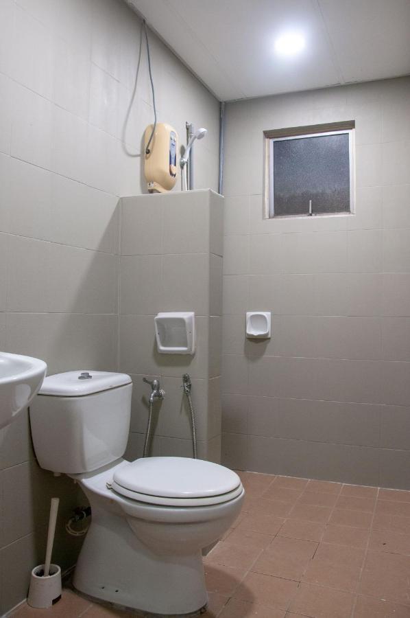 Five H Family Service Apartment Seri Kembangan Bagian luar foto