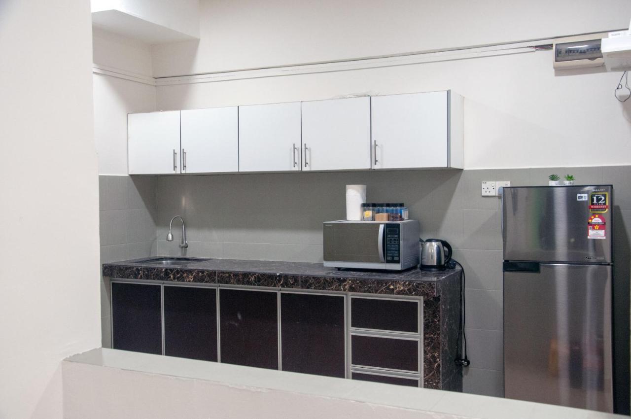 Five H Family Service Apartment Seri Kembangan Bagian luar foto