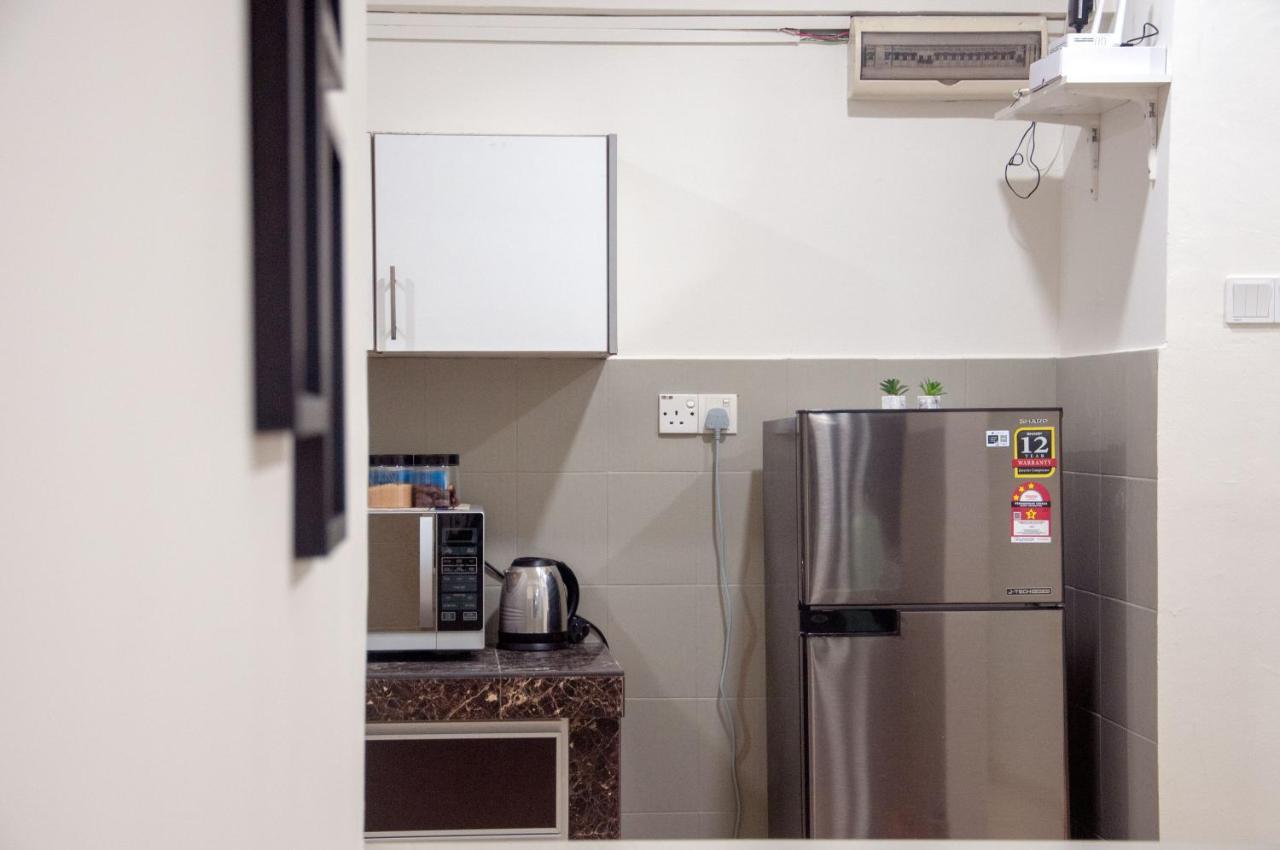 Five H Family Service Apartment Seri Kembangan Bagian luar foto