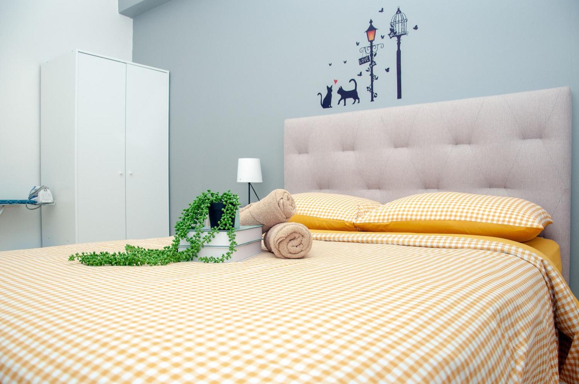 Five H Family Service Apartment Seri Kembangan Bagian luar foto