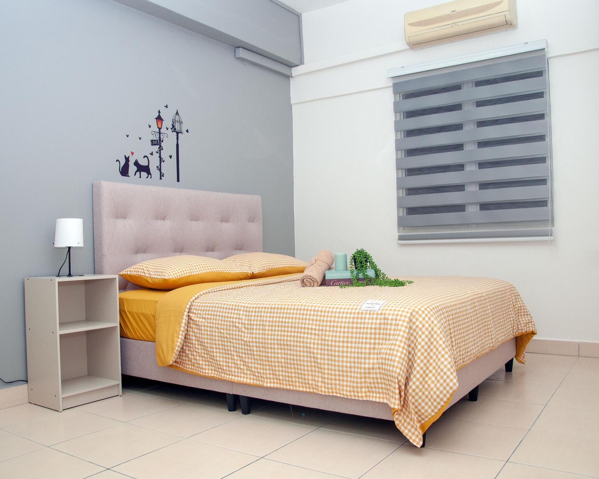 Five H Family Service Apartment Seri Kembangan Bagian luar foto