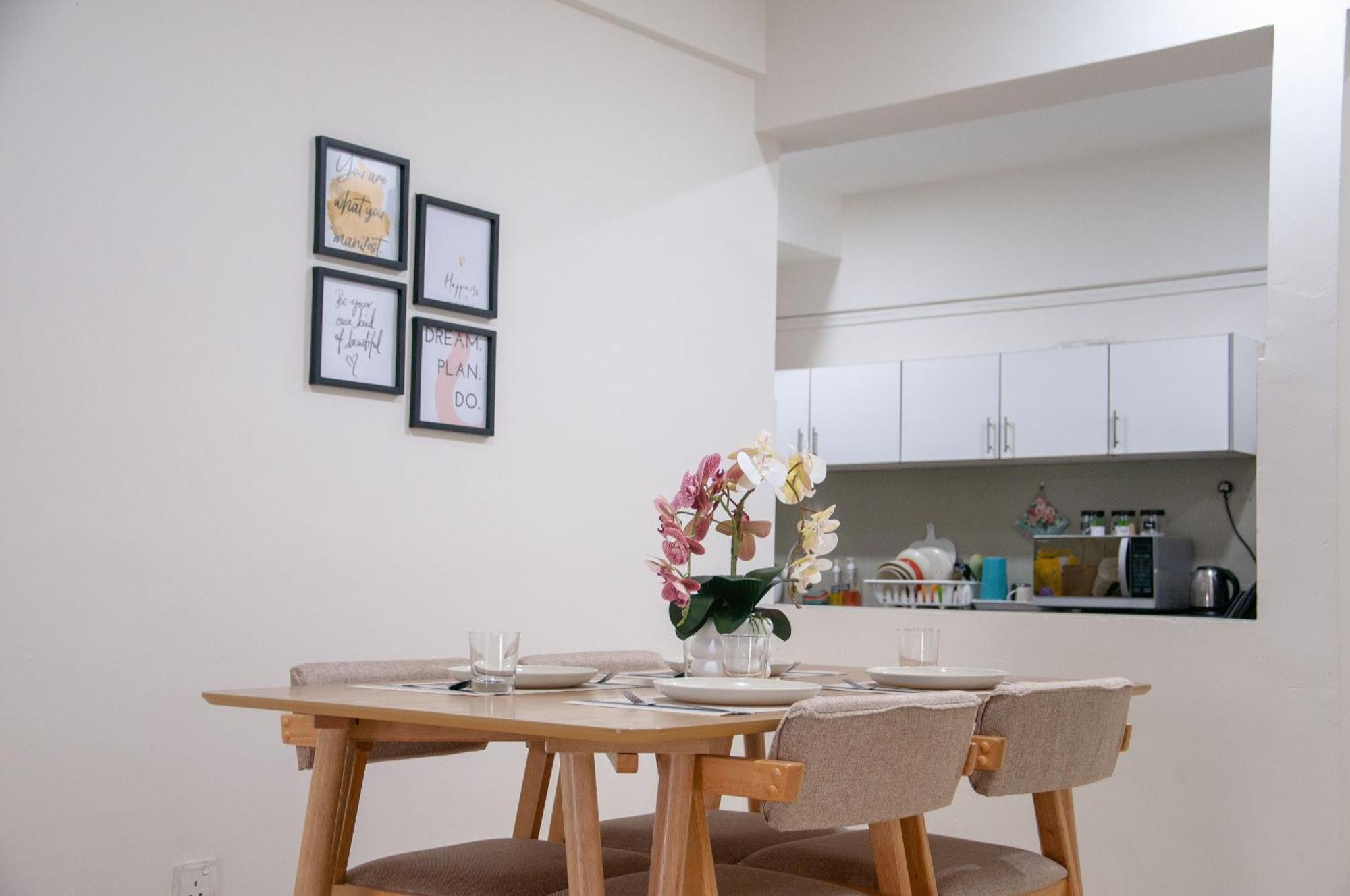 Five H Family Service Apartment Seri Kembangan Bagian luar foto