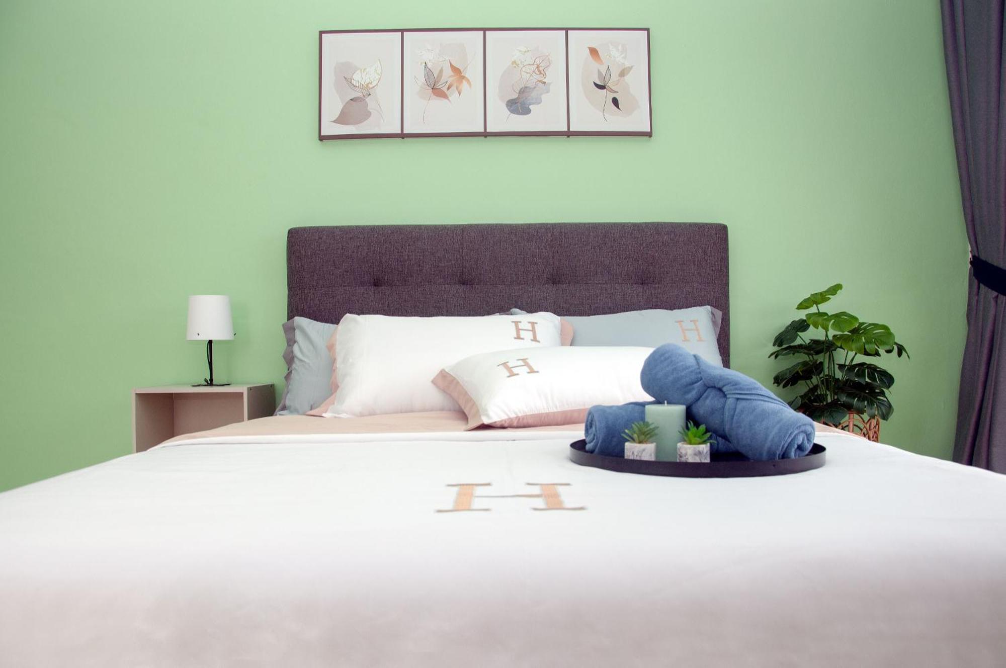Five H Family Service Apartment Seri Kembangan Bagian luar foto